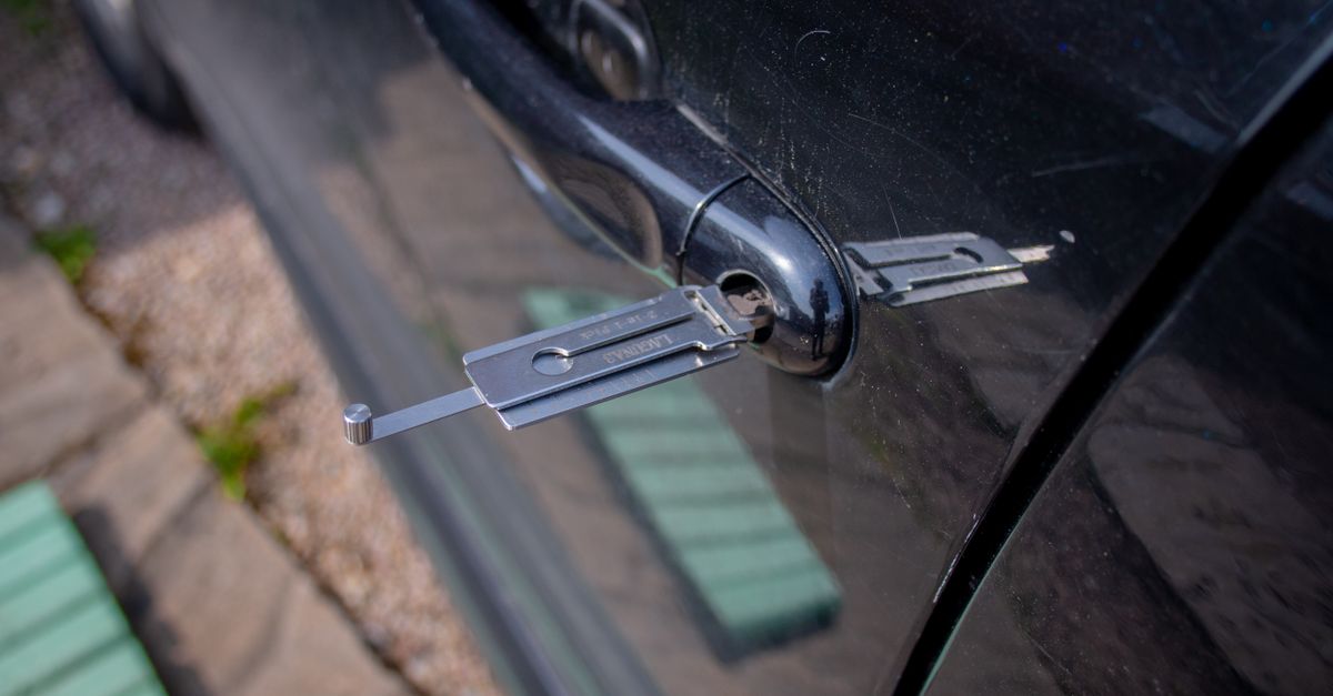 Chevrolet car key fob — Iron Locksmiths