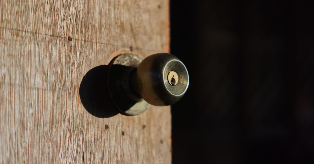 locksmith service technician — Iron Locksmiths